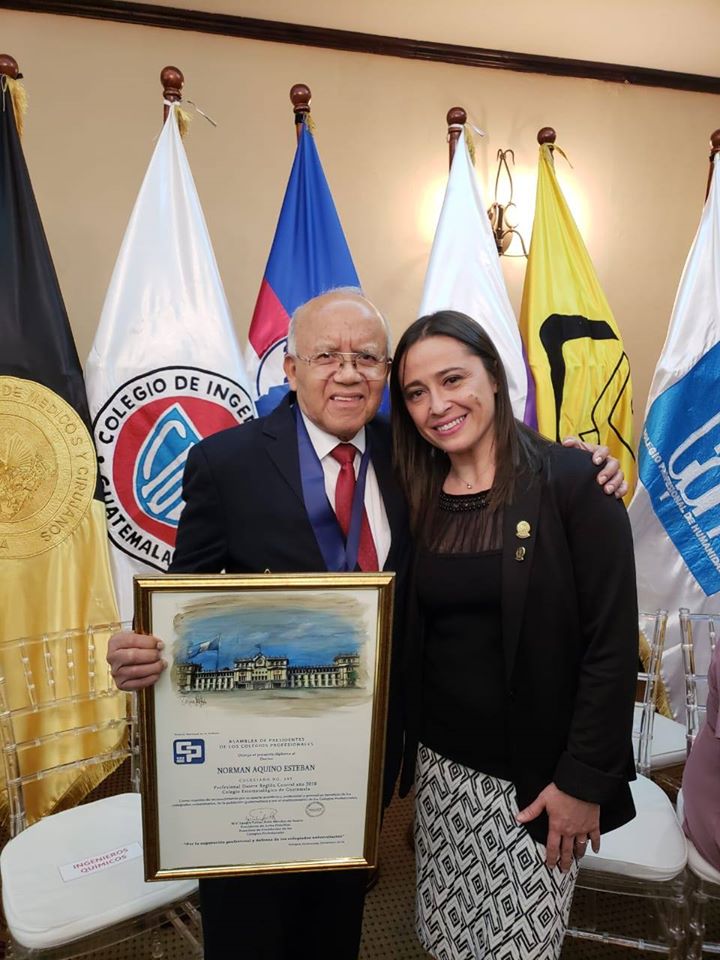 Dr. Norman Aquino Esteban – Profesional Ilustre Región Central – Asamblea de Presidentes de los Colegios de Profesionales